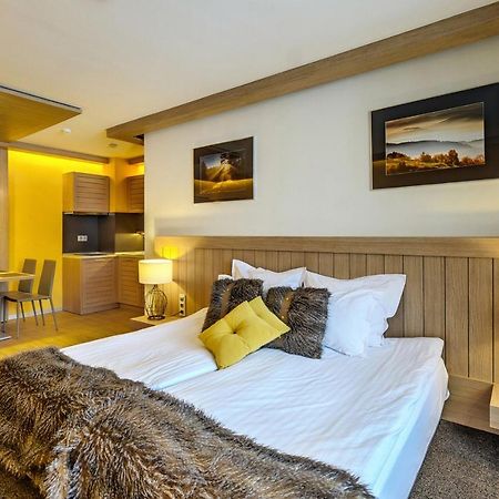 Amira Boutique Hotel 반스코 외부 사진 A bedroom in a hotel