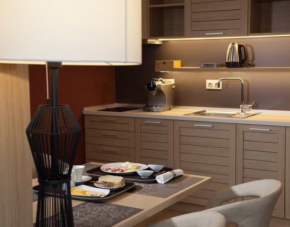 Amira Boutique Hotel 반스코 외부 사진 A kitchen in a hotel suite