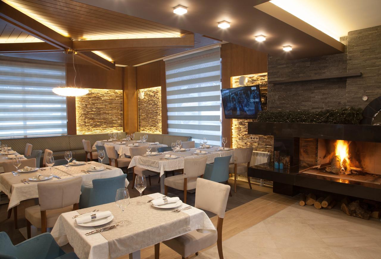 Amira Boutique Hotel 반스코 외부 사진 Restaurant in Athens
