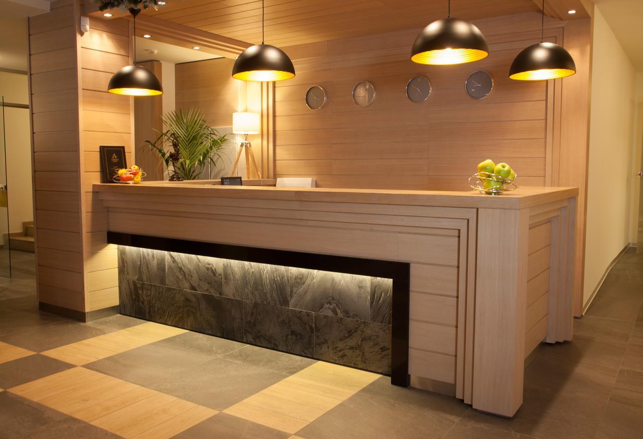 Amira Boutique Hotel 반스코 외부 사진 Reception desk