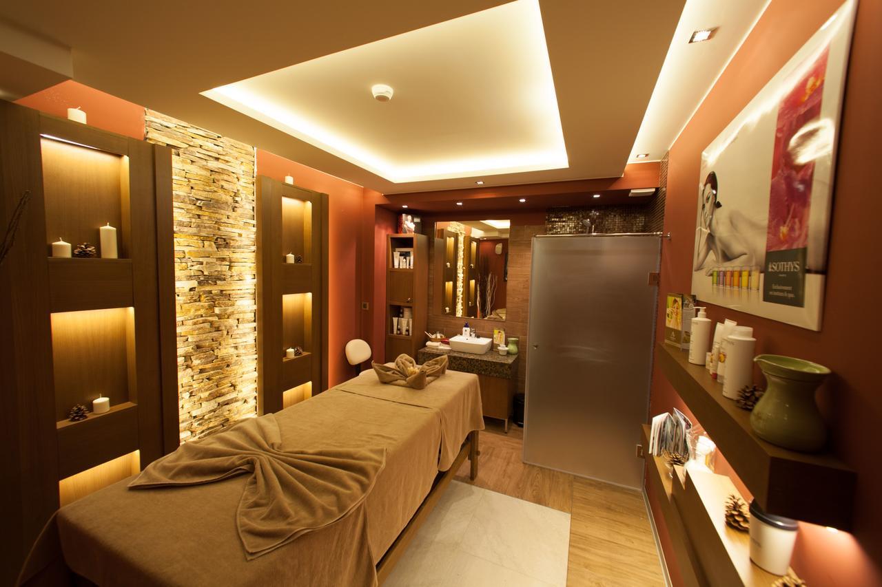 Amira Boutique Hotel 반스코 외부 사진 A treatment room at a spa
