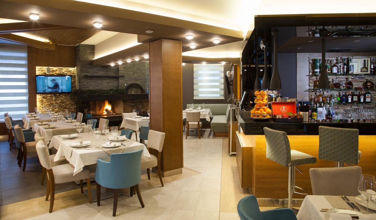 Amira Boutique Hotel 반스코 외부 사진 Restaurant in Athens