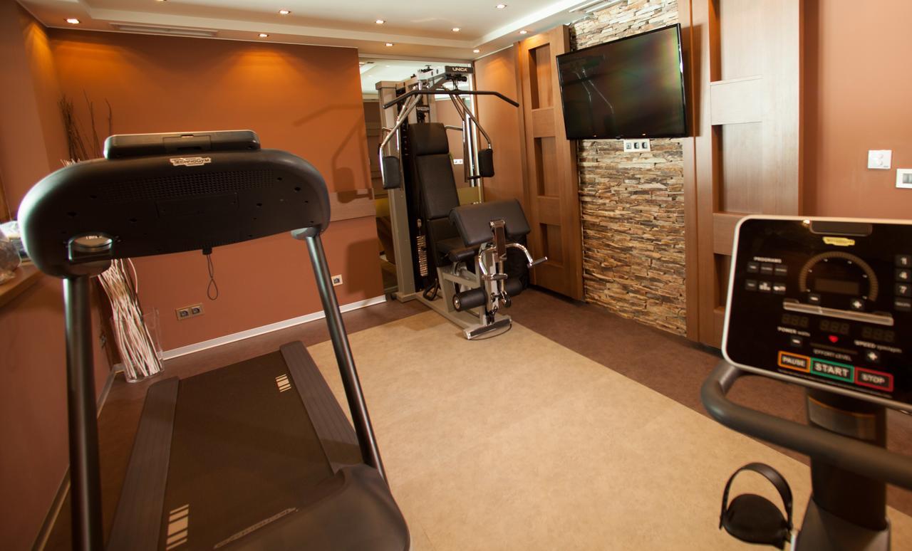 Amira Boutique Hotel 반스코 외부 사진 A home gym