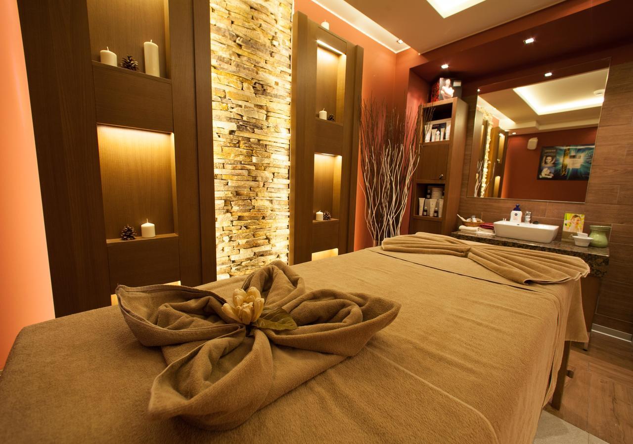 Amira Boutique Hotel 반스코 외부 사진 A massage bed